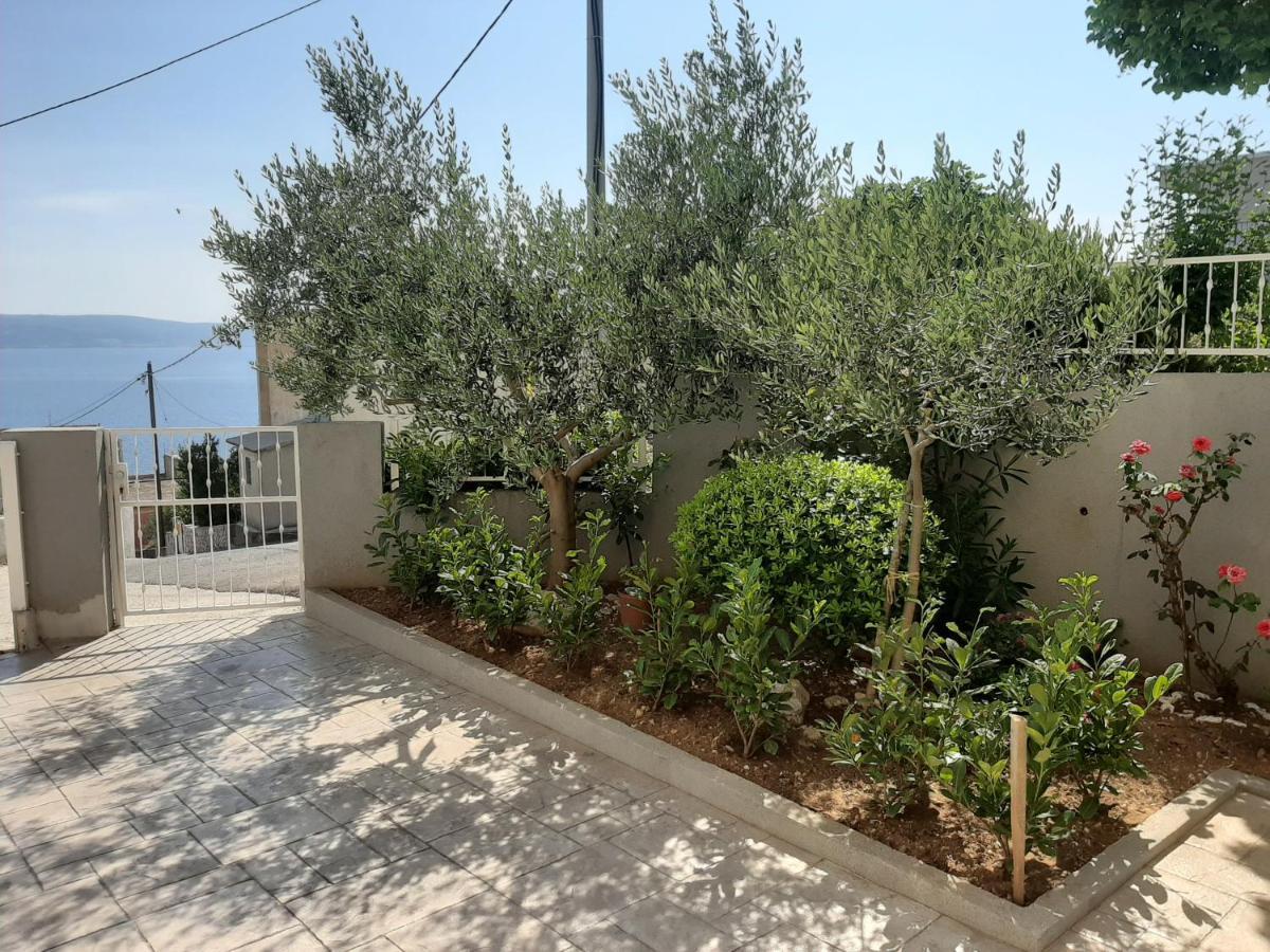 Apartment Ante Dugi Rat Exterior photo