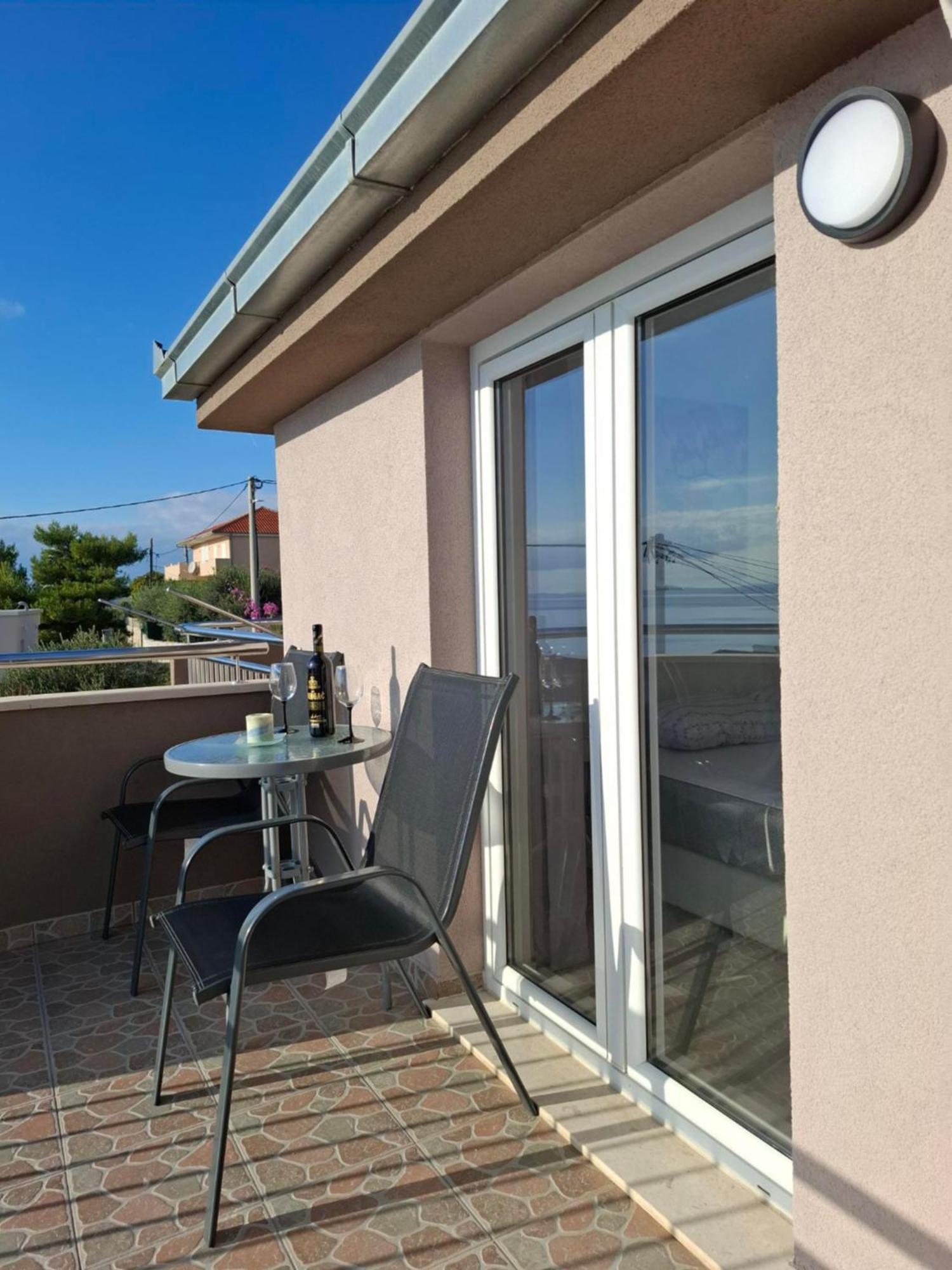 Apartment Ante Dugi Rat Exterior photo
