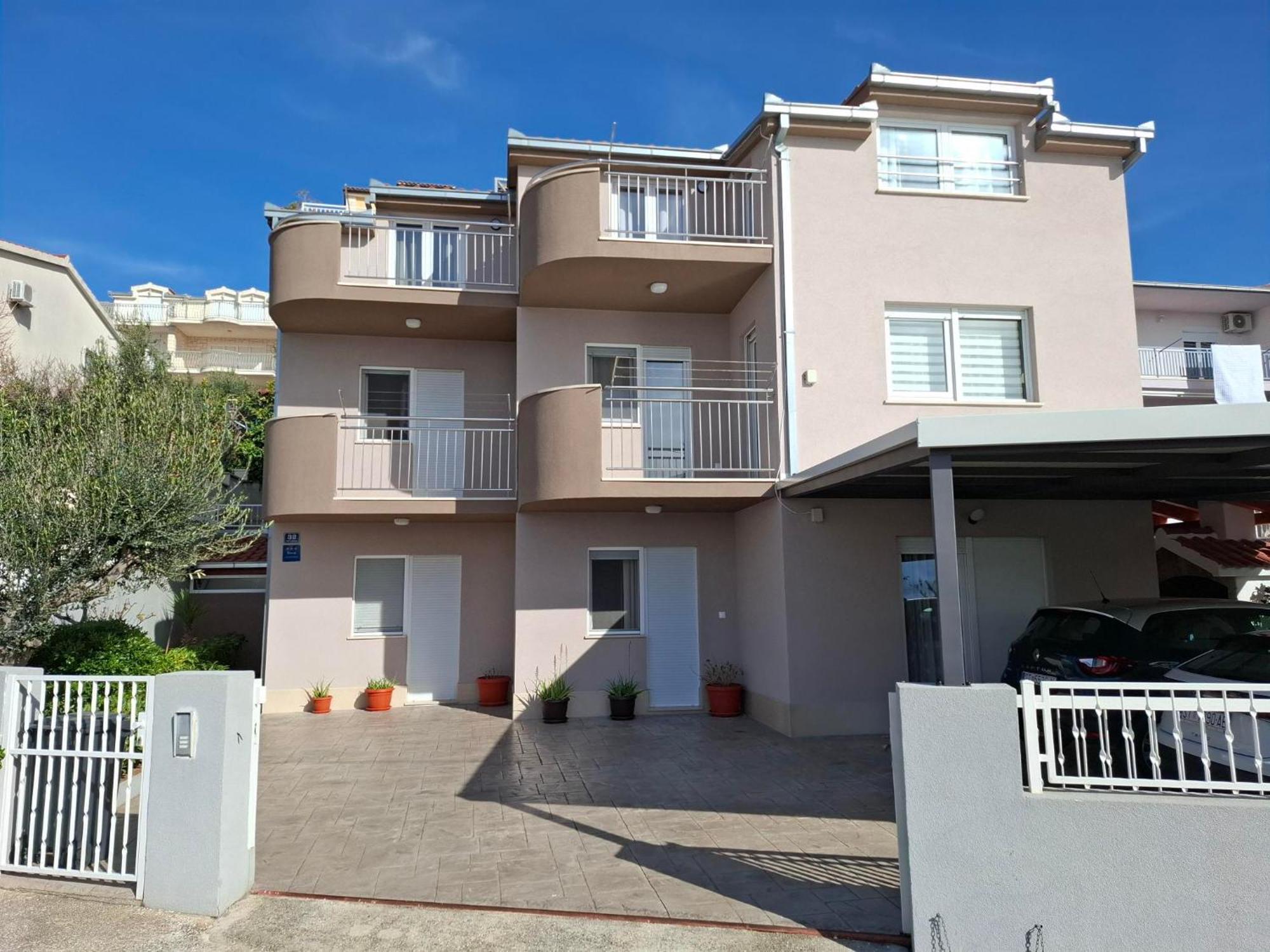 Apartment Ante Dugi Rat Exterior photo