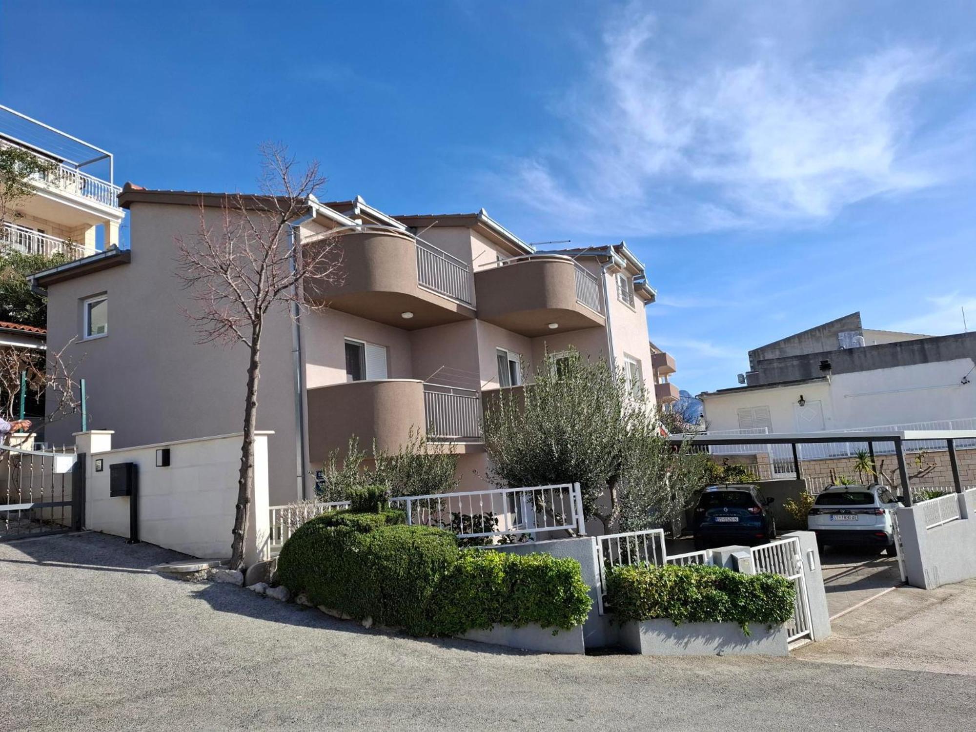 Apartment Ante Dugi Rat Exterior photo