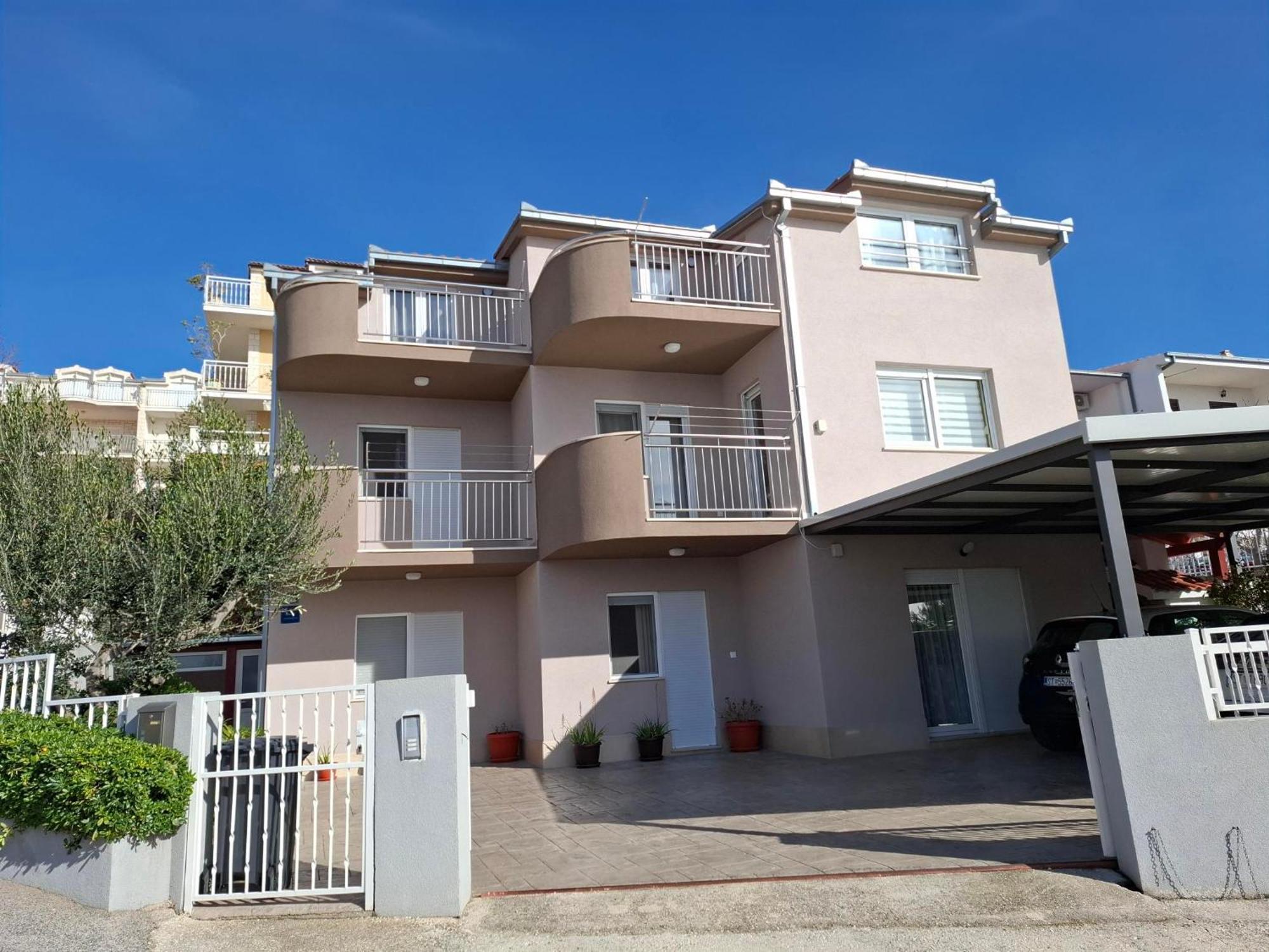 Apartment Ante Dugi Rat Exterior photo